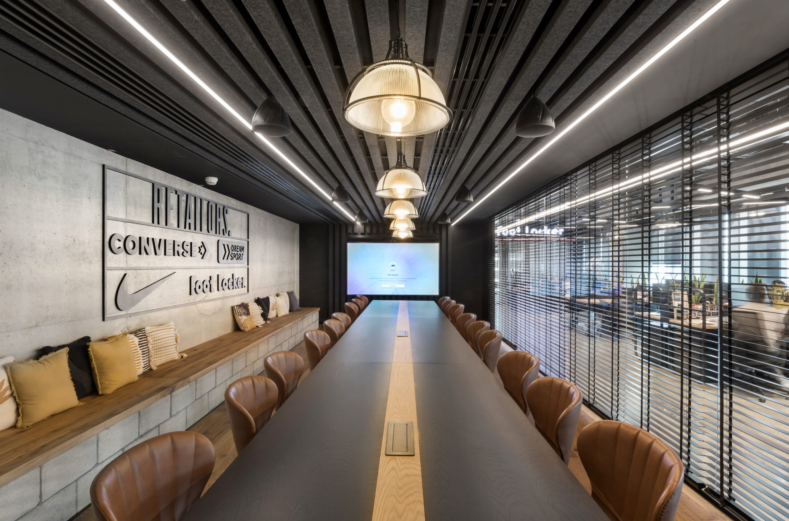 חדר ישיבות ריטילורס משרדים