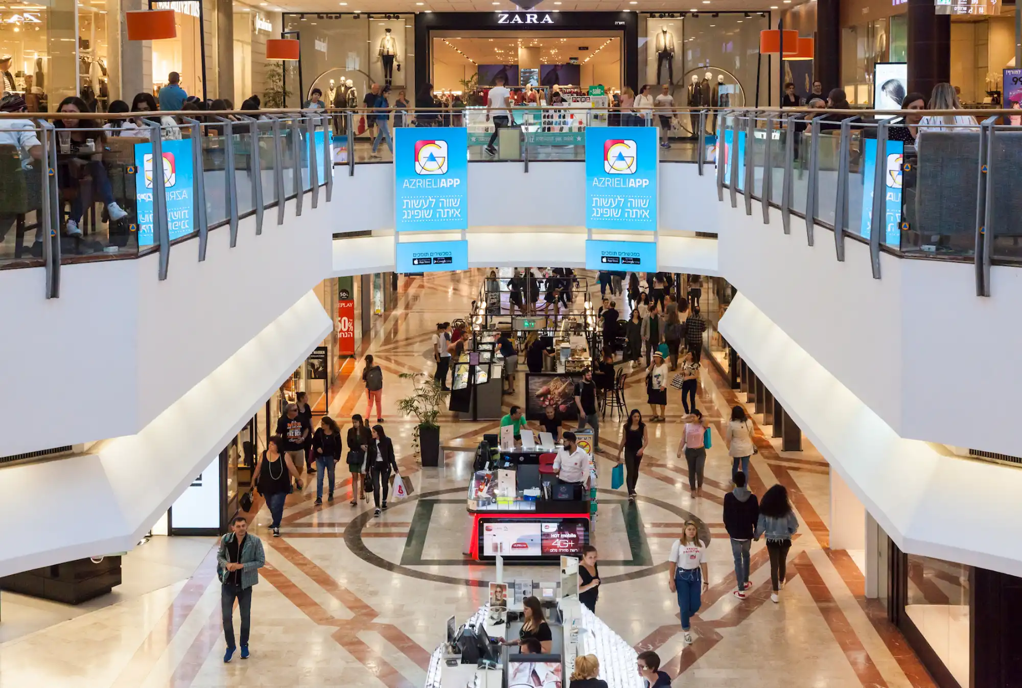 קניון עזריאלי ת״א - מסכים מפוצלים